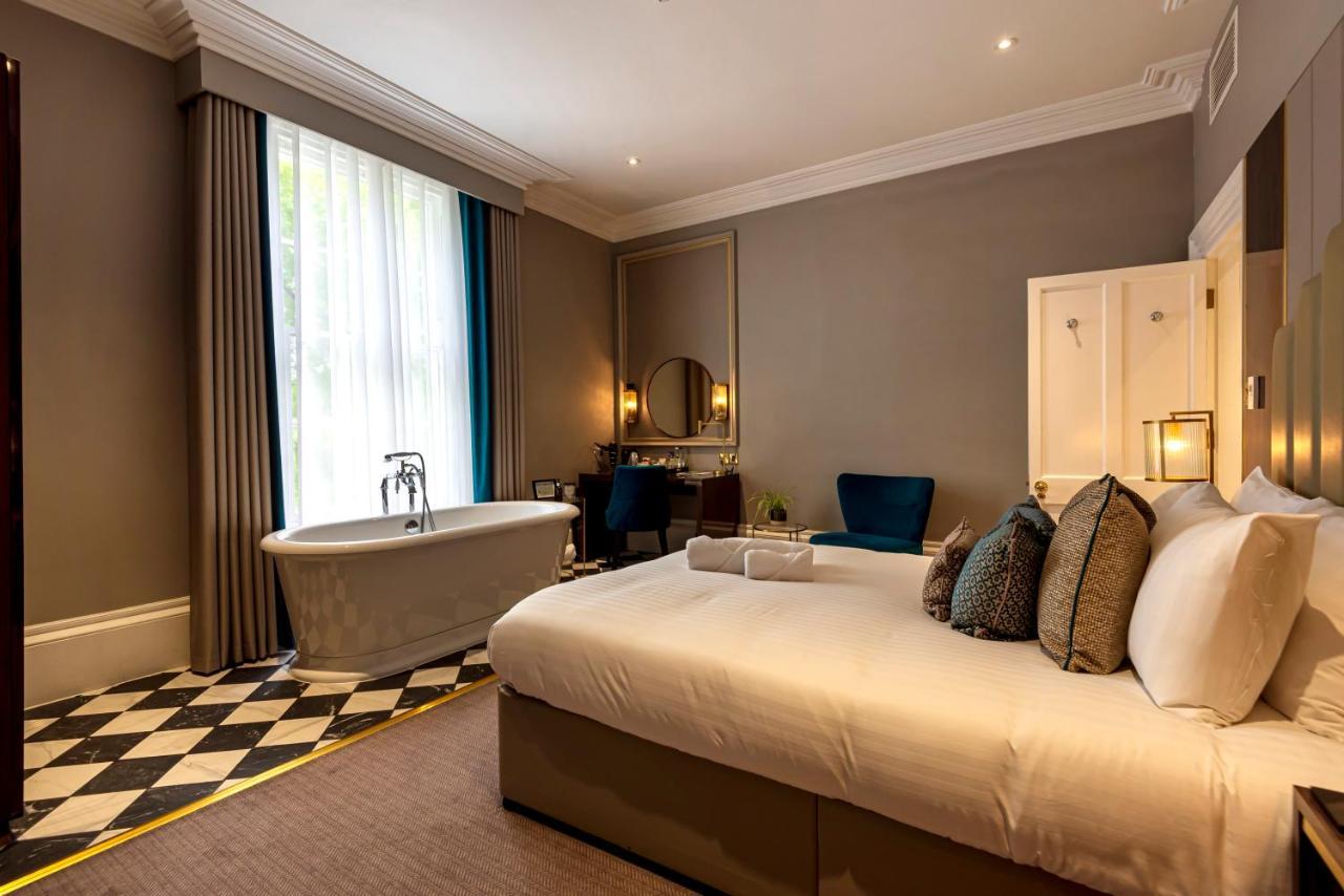 Deluxe Double Room Bath