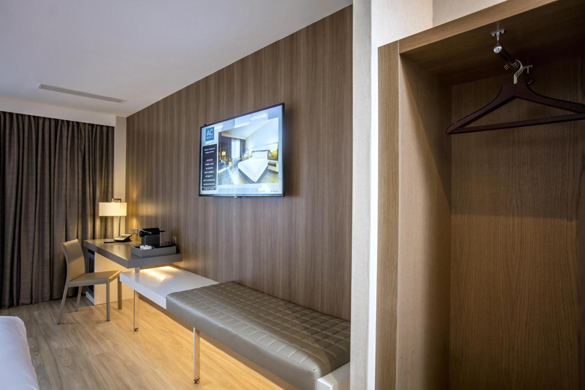 Chambre Supérieure Lit Queen-Size - Vue sur Eau